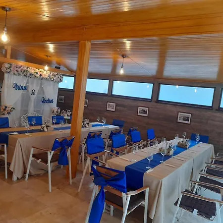 بيت ضيافة Pensiunea Restaurant Dana